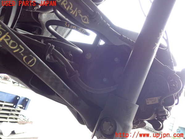 2UPJ-9231374300]BMW 218d アクティブツアラー(2C20)右リアナックルハブ 中古 F45_2
