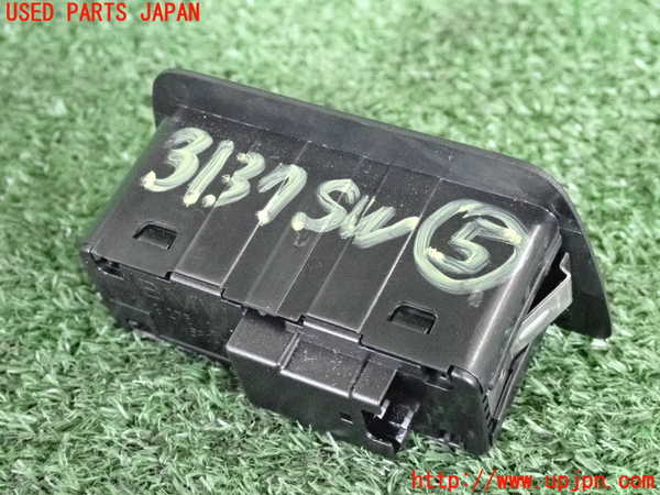 2UPJ-9231376310]BMW 218d アクティブツアラー(2C20)スイッチ5 (トランクオープナー) 中古 F45_2