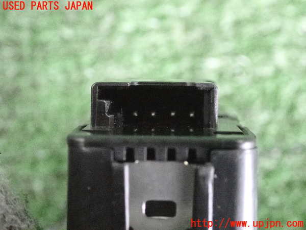 2UPJ-9231376310]BMW 218d アクティブツアラー(2C20)スイッチ5 (トランクオープナー) 中古 F45_4