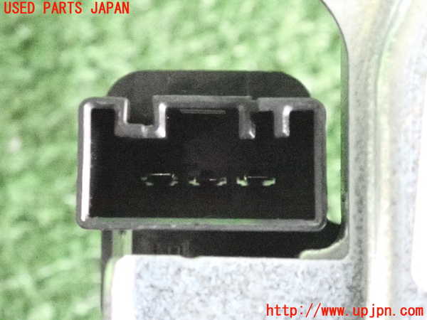 2UPJ-9231376775]BMW 218d アクティブツアラー(2C20)リアワイパーモーター 中古 F45_4