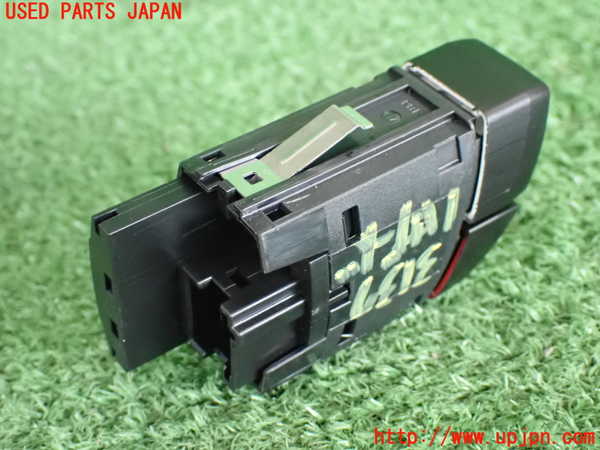 2UPJ-9231376290]BMW 218d アクティブツアラー(2C20)ハザードスイッチ 中古 F45_2