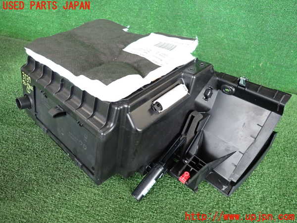 2UPJ-9231377516]BMW 218d アクティブツアラー(2C20)グローブボックス1 中古 F45_3
