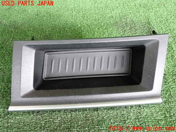 2UPJ-9231377841]BMW 218d アクティブツアラー(2C20)小物入れ1 中古 F45_2