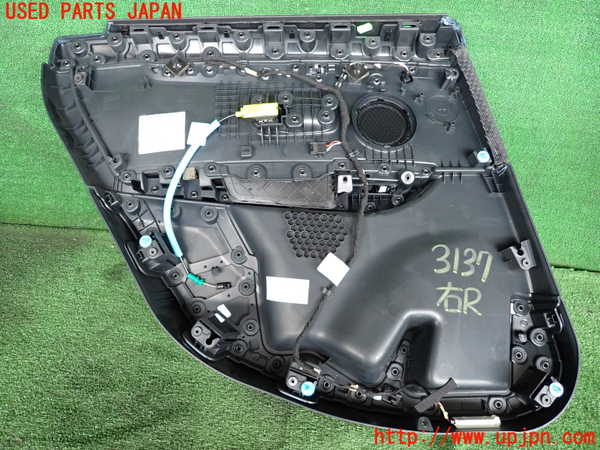 2UPJ-9231371294]BMW 218d アクティブツアラー(2C20)右後ドア内張り 中古 F45_4