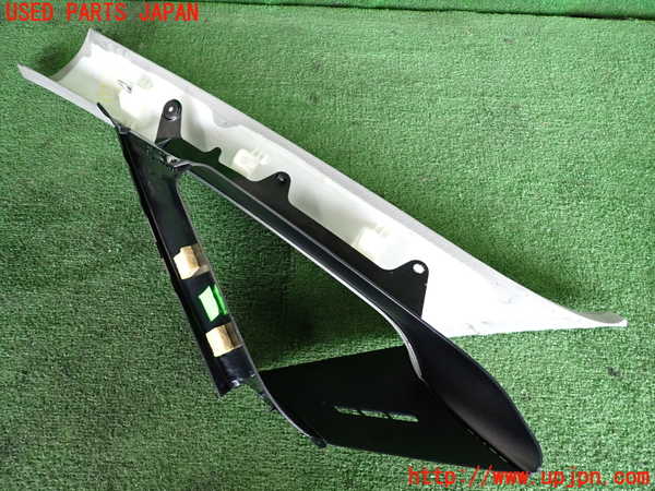 2UPJ-9231377655]BMW 218d アクティブツアラー(2C20)右フロントピラートリム 中古 F45_2