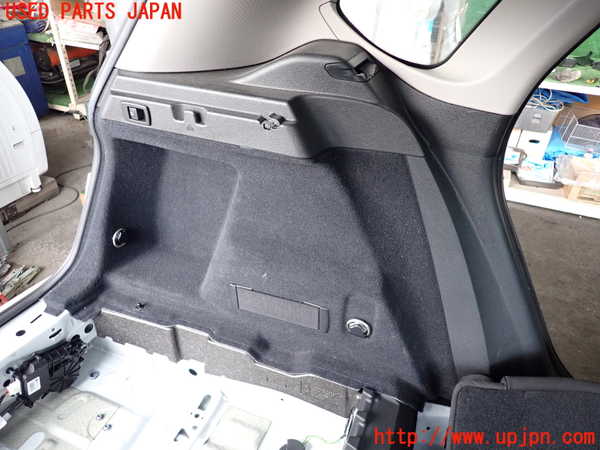 2UPJ-9231377680]BMW 218d アクティブツアラー(2C20)左リアピラートリム 中古 F45_3