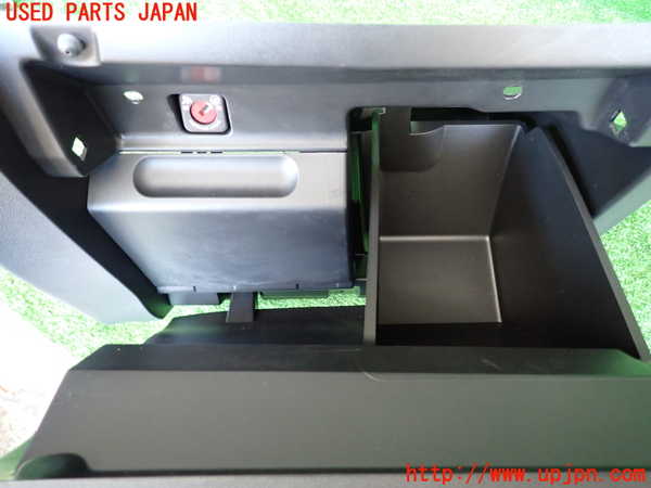 2UPJ-9231387516]シトロエン・C3(B6HN05)グローブボックス1 中古_4