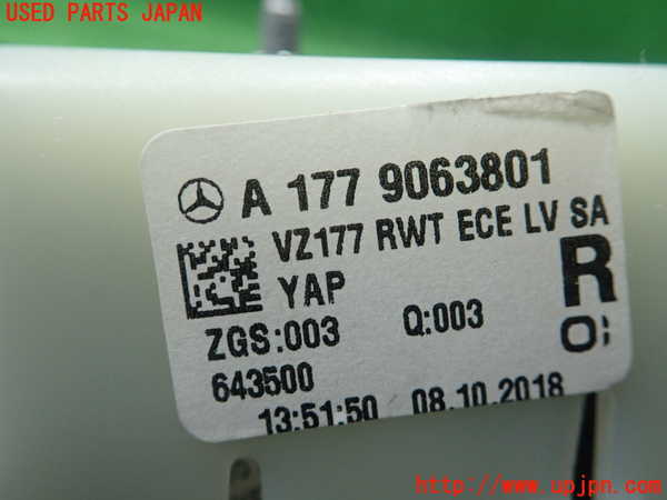 1UPJ-9231391550]ベンツ A250 4MATIC セダン(177147M V177)右リアフィニッシャー 中古_3