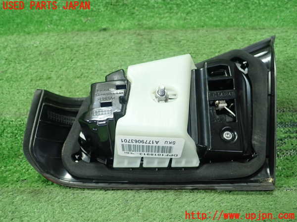 1UPJ-9231391552]ベンツ A250 4MATIC セダン(177147M V177)左リアフィニッシャー 中古_2