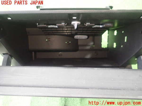 1UPJ-9231397516]ベンツ A250 4MATIC セダン(177147M V177)グローブボックス1 中古_2