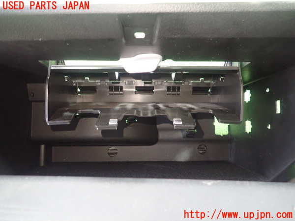 1UPJ-9231397516]ベンツ A250 4MATIC セダン(177147M V177)グローブボックス1 中古_3