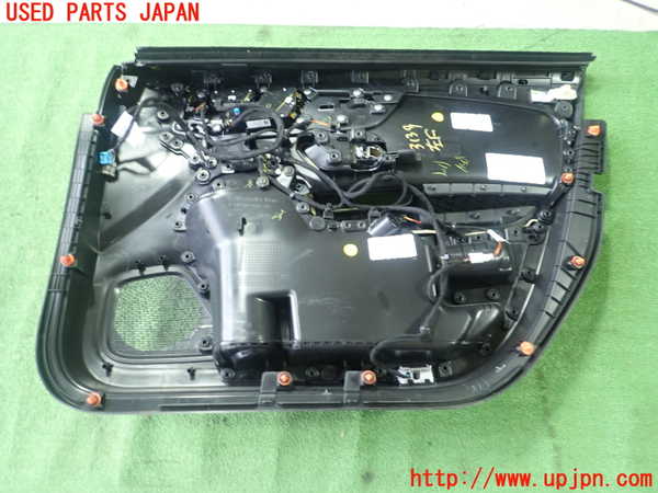 1UPJ-9231391264]ベンツ A250 4MATIC セダン(177147M V177)左前ドア内張り 中古_3