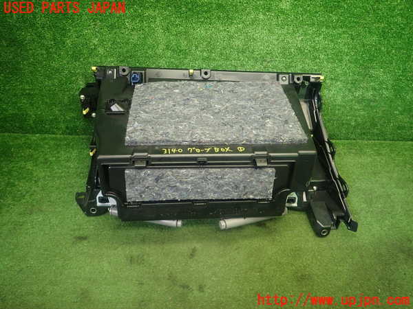 1UPJ-9231407516]レクサス・GS250(GRL11)グローブボックス1 中古_4