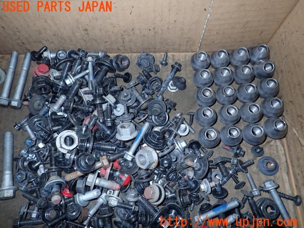 3UPJ=9231410720]ボルボ V40 T3 インスクリプション(MB4154T)ネジ・ナット・ステー類 セット ジャンク_4