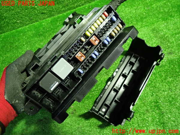 1UPJ-9231416742]ボルボ・V40(MB4154T)ヒューズボックス2 中古_2