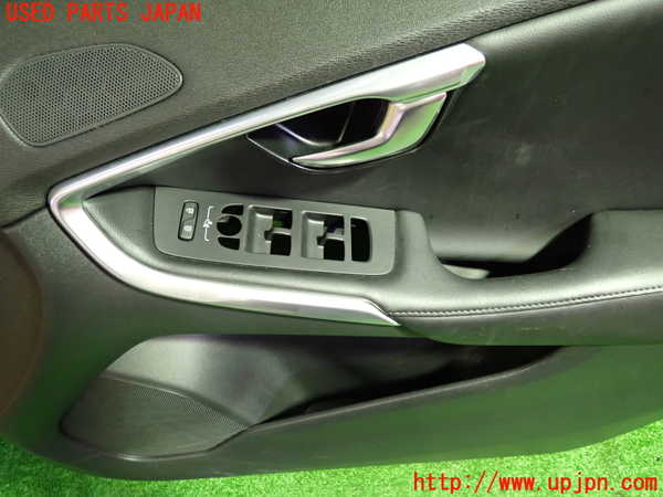 1UPJ-9231411234]ボルボ・V40(MB4154T)右前ドア内張り 中古_2