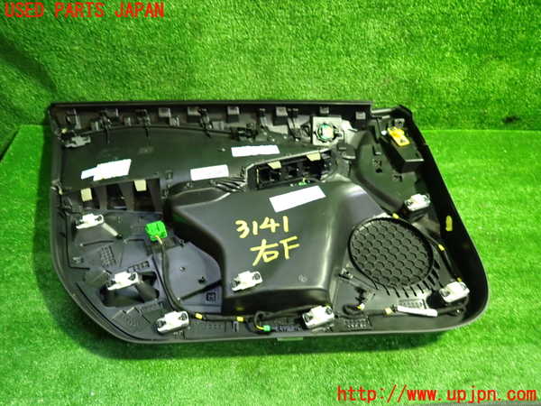 1UPJ-9231411234]ボルボ・V40(MB4154T)右前ドア内張り 中古_5