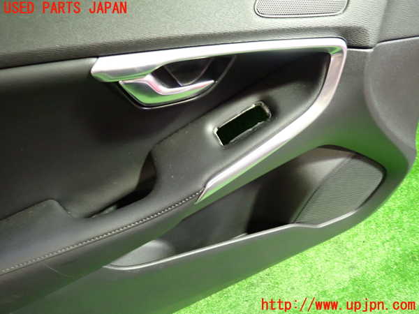 1UPJ-9231411264]ボルボ・V40(MB4154T)左前ドア内張り 中古_2