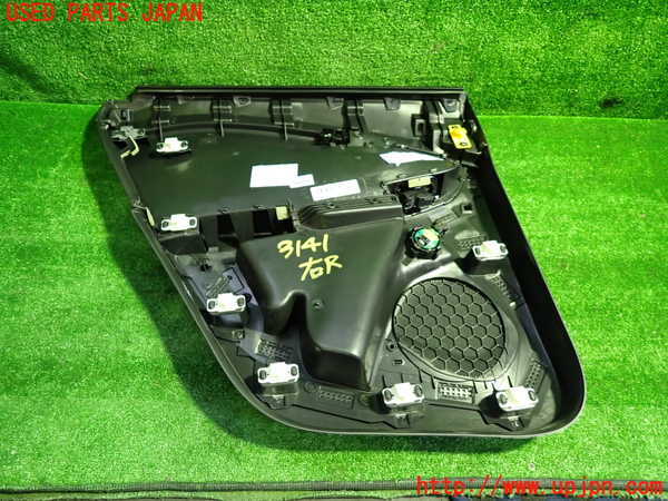 1UPJ-9231411294]ボルボ・V40(MB4154T)右後ドア内張り 中古_4