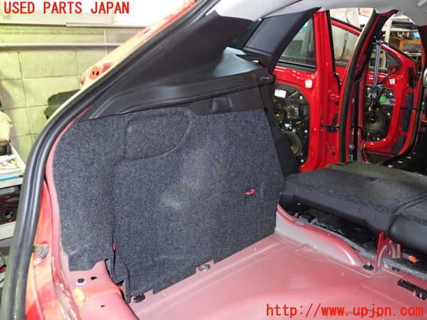 1UPJ-9231417680]ボルボ・V40(MB4154T)左リアピラートリム 中古_2