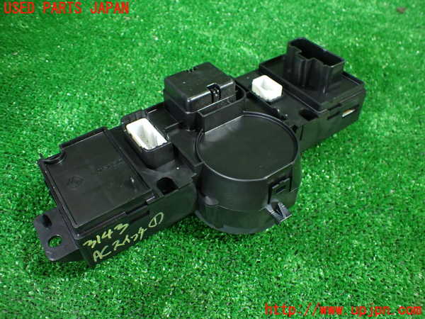 1UPJ-9231436066]ルノー・カングー(KWK4M)エアコンスイッチ1 中古_2