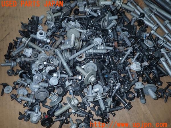 3UPJ=9231450720]ボルボ V60(ZB420)ネジ・ナット・ステー類 セット ジャンク_3