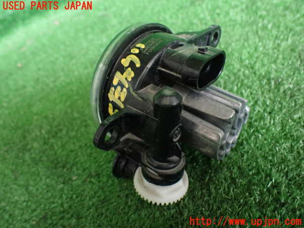 2UPJ-9231451182]ボルボ・V60(ZB420)左フォグ 中古_2