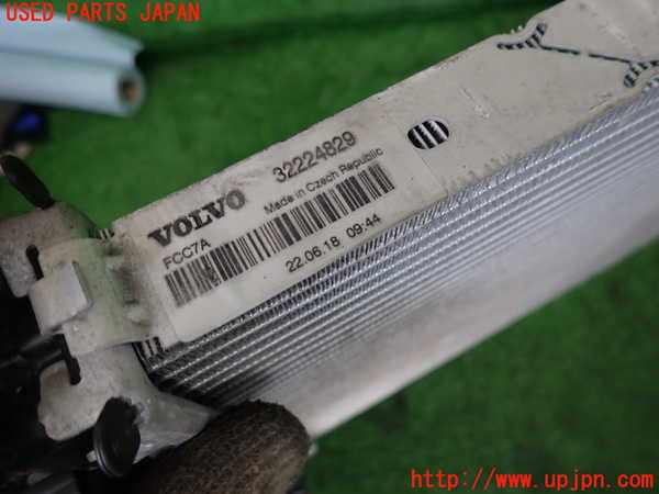 2UPJ-9231452321]ボルボ・V60(ZB420)ラジエーター1 中古_2