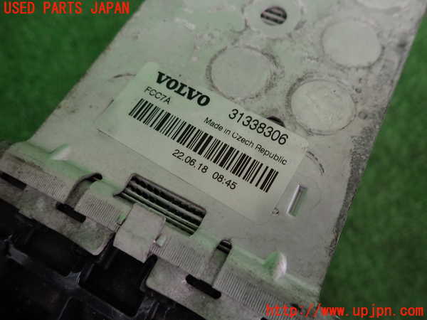 2UPJ-9231452451]ボルボ・V60(ZB420)インタークーラー1 中古_3