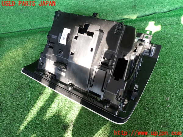 2UPJ-9231457516]ボルボ・V60(ZB420)グローブボックス1 中古_2