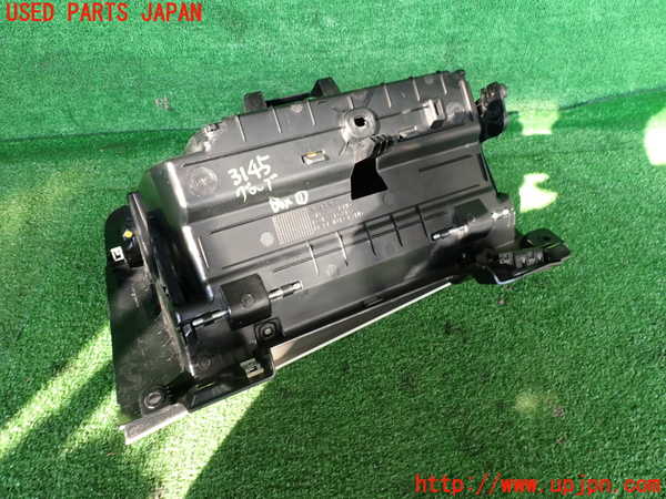 2UPJ-9231457516]ボルボ・V60(ZB420)グローブボックス1 中古_4