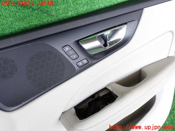 2UPJ-9231451234]ボルボ・V60(ZB420)右前ドア内張り 中古_2