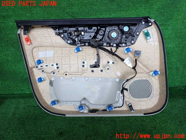 2UPJ-9231451234]ボルボ・V60(ZB420)右前ドア内張り 中古_3