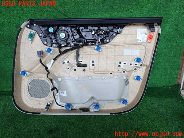 2UPJ-9231451264]ボルボ・V60(ZB420)左前ドア内張り 中古_3