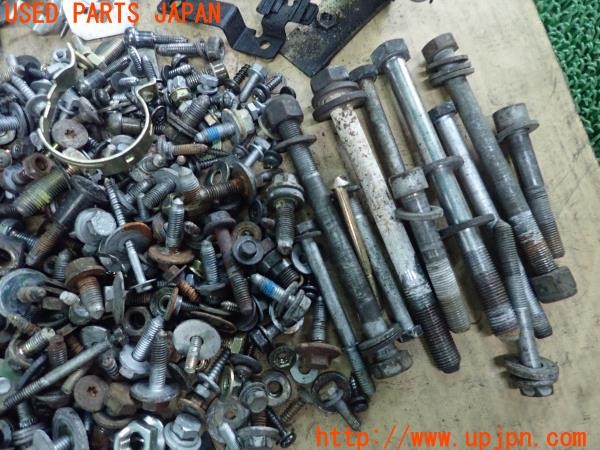 3UPJ=9231460720]アルファロメオ 156 GTA(932AXB)ネジ・ナット・ステー類 セット ジャンク_3