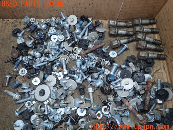 3UPJ=9231470720]ベンツ SLK200(171442 R171)前期 ネジ・ナット・ステー類 セット ジャンク_4