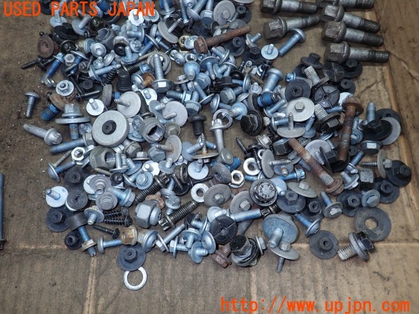 3UPJ=9231470720]ベンツ SLK200(171442 R171)前期 ネジ・ナット・ステー類 セット ジャンク_5