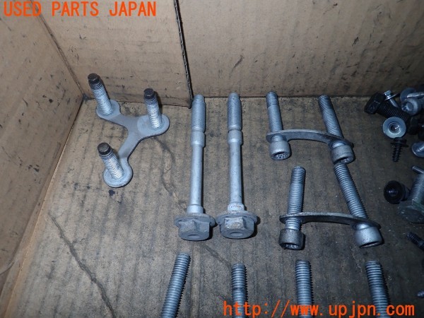 3UPJ=9231480720]アウディ TT クーペ 3.2クワトロ(8JBUBF)ネジ・ナット・ステー類 セット ジャンク_2