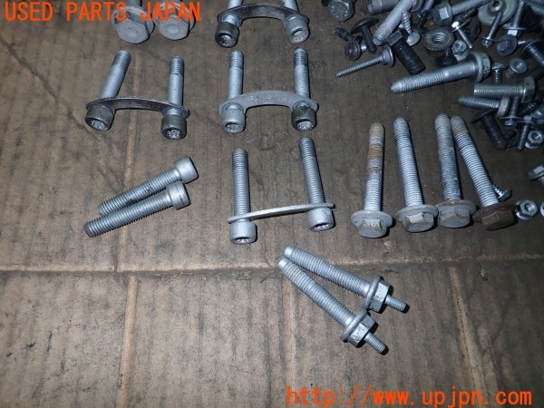 3UPJ=9231480720]アウディ TT クーペ 3.2クワトロ(8JBUBF)ネジ・ナット・ステー類 セット ジャンク_3