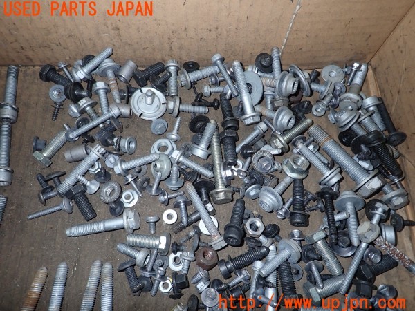 3UPJ=9231480720]アウディ TT クーペ 3.2クワトロ(8JBUBF)ネジ・ナット・ステー類 セット ジャンク_4