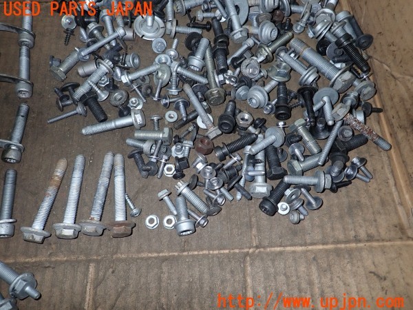 3UPJ=9231480720]アウディ TT クーペ 3.2クワトロ(8JBUBF)ネジ・ナット・ステー類 セット ジャンク_5