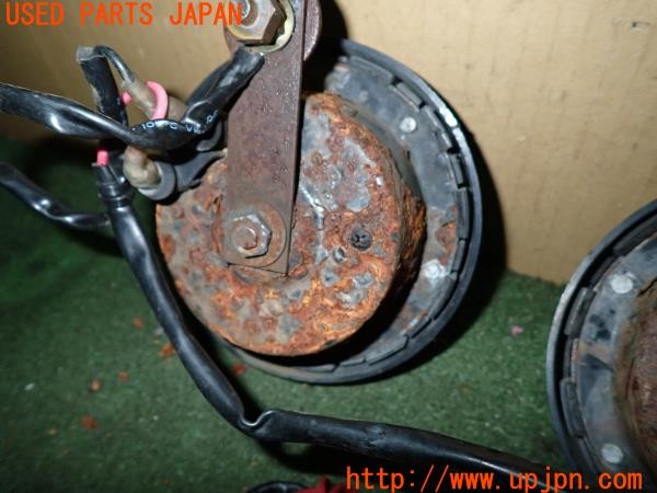 3UPJ=9231500563]三菱 ジープ(J53)BOSCH ボッシュ ホーン クラクション 社外エンブレム付き 中古_4