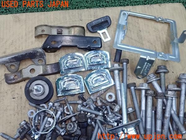 3UPJ=9231510720]ポルシェ カイエン(92AM5502 958型)ネジ・ナット・ステー類 セット ジャンク_2