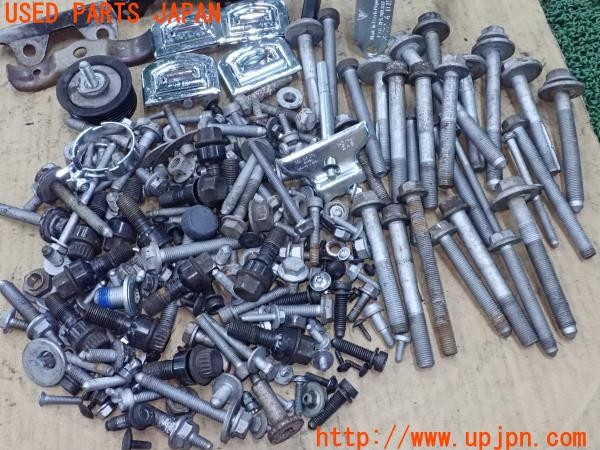 3UPJ=9231510720]ポルシェ カイエン(92AM5502 958型)ネジ・ナット・ステー類 セット ジャンク_3