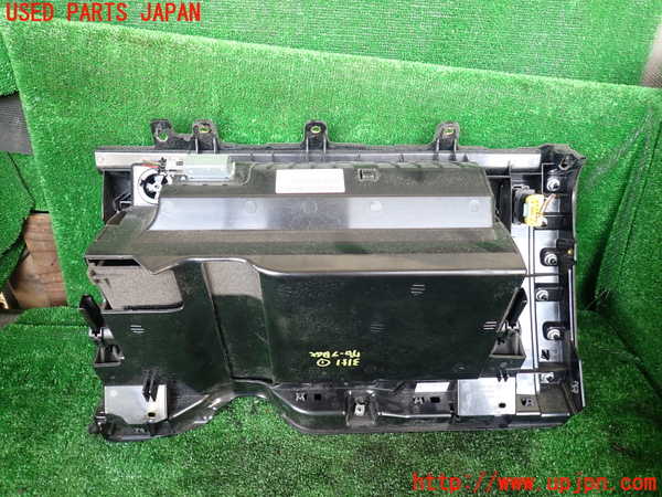 1UPJ-9231517516]ポルシェ・カイエン(92AM5502)グローブボックス1 中古_5