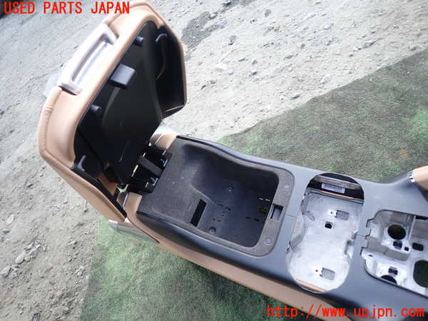 1UPJ-9231517540]ポルシェ・カイエン(92AM5502)センターコンソール 中古_2