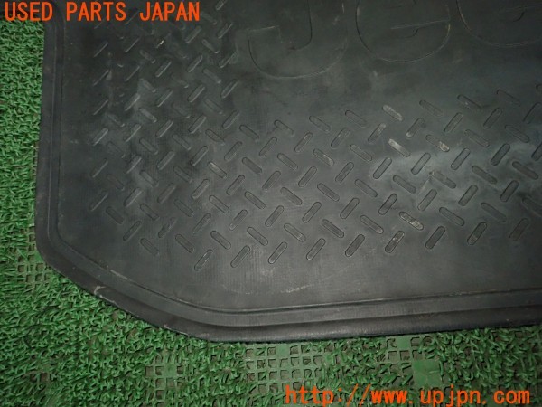 3UPJ=9231520634]ジープラングラー アンリミテッド(JK36L)純正 ラゲッジマット 中古_3