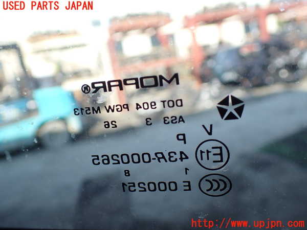 1UPJ-9231521380]ジープ・ラングラー アンリミテッド(JK36L)右クォーターガラス 中古 MOPAR M513 43R-000265_3