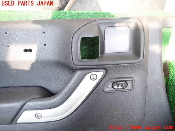 1UPJ-9231521264]ジープ・ラングラー アンリミテッド(JK36L)左前ドア内張り 中古_2