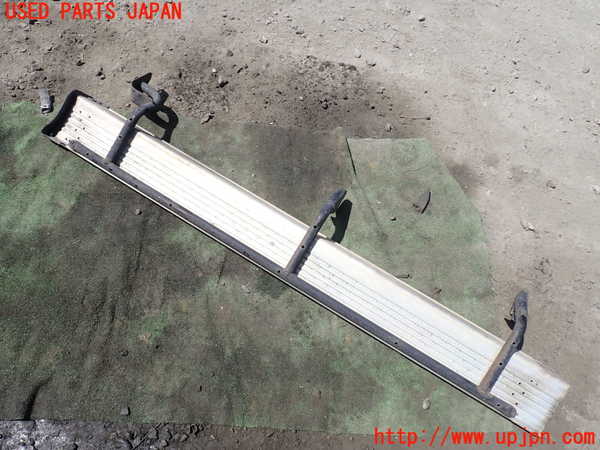 1UPJ-9231531390]ハイラックスサーフ N130系 4ドア(VZN130G)右サイドステップ 中古_2